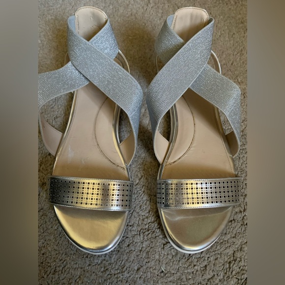 Women’s Cole Haan Grand Ambition Silver Slip-On Sandals Sz 10 - Picture 2 of 7